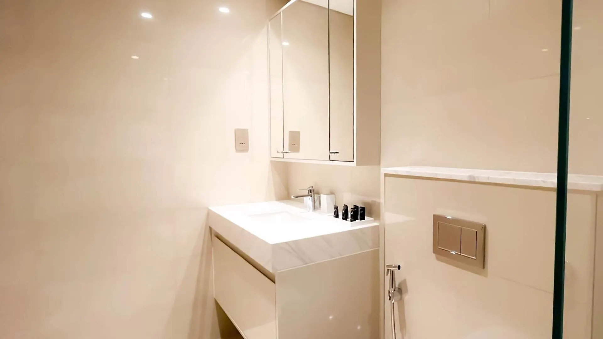דובאי Burj Royale Luxury 1B Balcony & City View Downtown 0*,  איחוד האמירויות הערביות